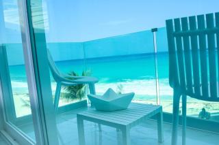 Exclusive studio on the beach, minimalist, gym, pool, jacuzzi, balcony - 3