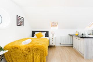 Solihull Studio by HS2 & NEC with SuperKing bed or 2 Single Beds plus Parking - Birmingham Contractor Stays - 2