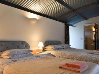 Stoke Court Farm Barn - - 7
