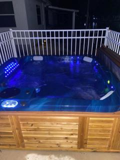 Hot tub and Dock Gilligan's on the Island - Matlacha - 8
