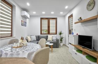 Weiss Estate by EstateAutomata - 2