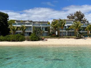 Cap Ouest Beachfront Luxury Penthouse & Apartment - Flic-en-Flac - 8
