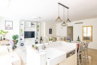 Chic Neve Tzedek 3BR & PARKING with Spacious Terrace - By BerryStays - Tel Aviv - 0