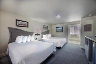 Flying Saddle Resort and Steak House - 5