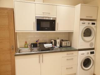 London Luxury 2 bed studio 4 mins from Ilford Stn - FREE parking, WiFi, garden access - Ilford - 4