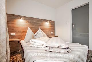 Apartments Leszek Elis 141 - See - 3