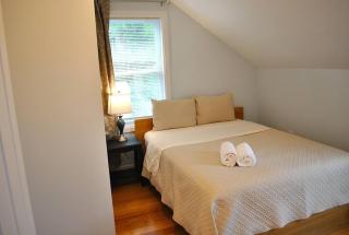 Stylish 4-Bedroom Full House. Plenty of Parking! - 3