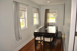 Stylish 4-Bedroom Full House. Plenty of Parking! - 6