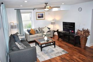 Stylish 4-Bedroom Full House. Plenty of Parking! - 0
