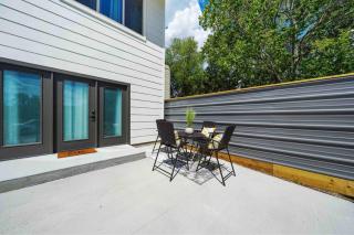 Private Entry Luxury Apartment in Central Location - Houston - 7