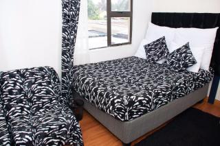 Selina Airport Lodge #Emzini - 3