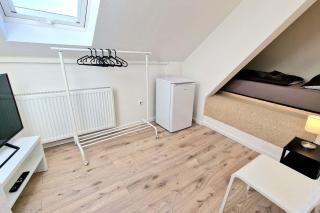 Modern 6-Bedroom Apartment with Rooftop Terrace, free Wi-Fi and Parking- MND01 - Menden - 3