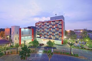 Metland Hotel Bekasi - Bekasi - 2