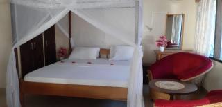 3 Bed Villa - Sleeps 6 - Pool - Garden - Parking - 6