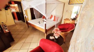 3 Bed Villa - Sleeps 6 - Pool - Garden - Parking - 5