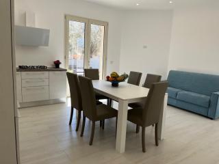 QUASI NELL'ACQUA - 2