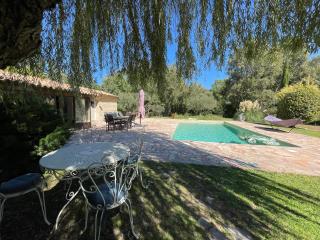 FUVOLEA, Maison de vacances à 15 min du centre d'Aix-en-Provence, piscine chauffée en saison - jardin - parking privé gratuit - Fuveau - 4