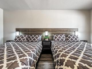 Valley Cabins Double Queen Hotel Room - - 9
