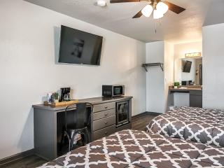 Valley Cabins Double Queen Hotel Room - - 4