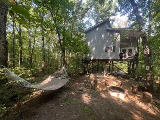 Serenity Escape Treehouse on 14 acres near Little River Canyon - Fort Payne - 0