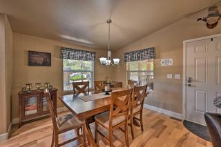 Near Hiking Munds Park Cabin with Deck and Yard - Munds Park - 4