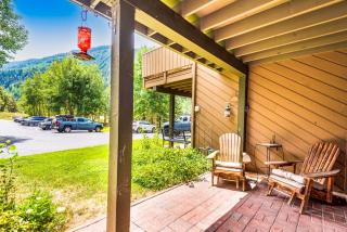 Spacious Mountain Retreat - 8