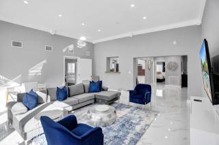 Amazing 6 Bedroom Resort - Huge Heated Pool, Beach Volley Ball, Game room - Lighthouse Point - 4