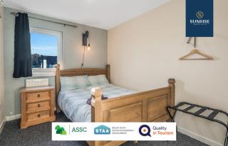 THE LAW, has 4 Rooms with TVs, 2 Bathrooms, Central, Free Parking, Fully Equipped, Contractor and Trades Favourite, 5 MINs TO CENTRE - Long Stays, INVOICE and REDUCED PRICE are only via SUNRISE SHORT LETS Dundee - 6