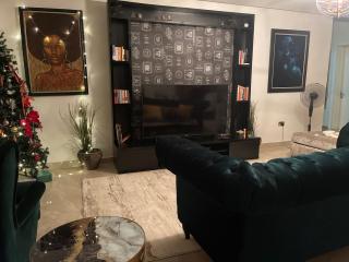 Cozy 3 bedroom flat in serene gated Ikoyi Estate - Lagos - 0