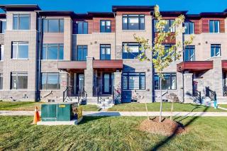 NEWLY BUILT LUXURIOUS 3BRM TOWN HS/AIRPORT/PARKING - Brampton - 3