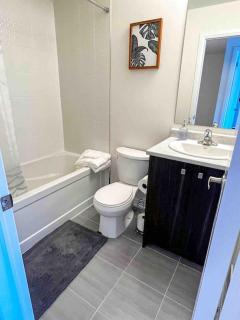 NEWLY BUILT LUXURIOUS 3BRM TOWN HS/AIRPORT/PARKING - Brampton - 6