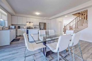 NEWLY BUILT LUXURIOUS 3BRM TOWN HS/AIRPORT/PARKING - Brampton - 7