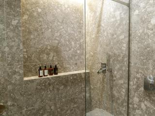 Kaiser Luxury Suites - Achílleion - 1