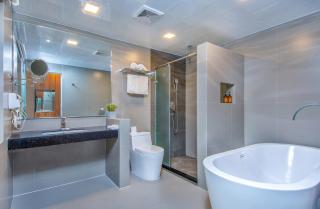 Triton Prestige Seaview and Spa - 3