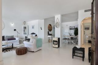 Santorini Perissa 16 - Family Only - 7