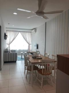 09-Mount Austin Akademike Suite Apartment 2bedroom for 6pax - 6