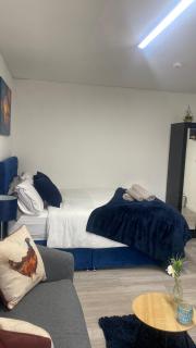 BV Royal Comfy Studio Seven Suite Queensgate Huddersfield - Huddersfield - 4