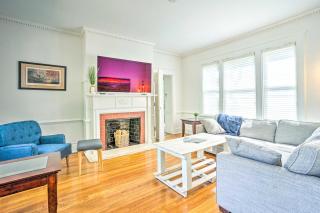 Majestic Richmond Apt with Tranquil Koi Pond! - 8