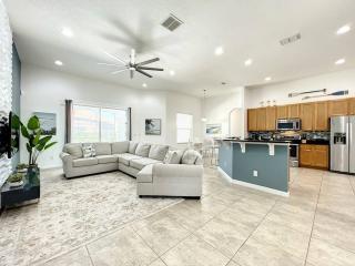 Family Vacation, 6 Bedroom House with Private Pool at Solterra Resort - Davenport - 0