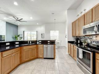 Family Vacation, 6 Bedroom House with Private Pool at Solterra Resort - Davenport - 3