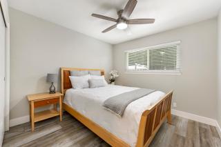 Fully Renovated 4 Bedroom Home with Pool! - 9