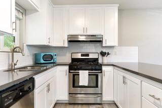 Fully Renovated 4 Bedroom Home with Pool! - 5