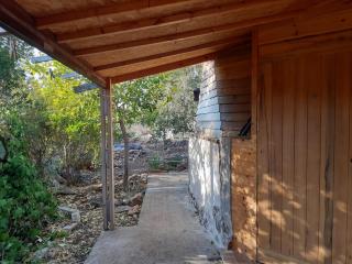 בקתת עץ בחורש במנות - דום גיאודזי - Wooden cabin in Manot - 2