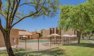 ARIZONA SOUTHWEST DECOR - BETWEEN PHOENIX AND OLD TOWN SCOTTSDALE AT SPENGLER CONDOS condo - Phoenix - 2