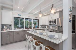 Sunkissed Pool Home - 8