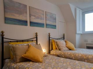 Seaview Cottage - 1