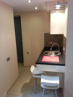 Mirror Pink Studio Apartment - 2
