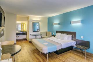 Motel 6-Dickson, TN - 3