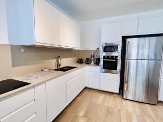 Elegant Apt with Balcony & Sea View by FeelHome - Netanya - 3