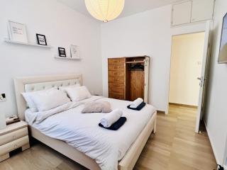 Elegant Apt with Balcony & Sea View by FeelHome - 1